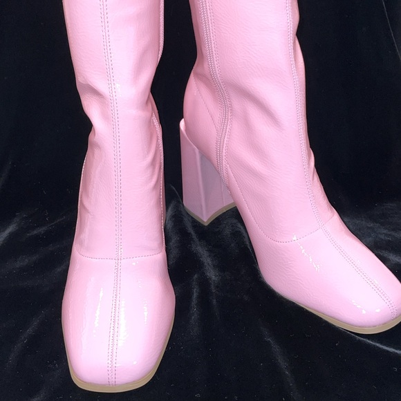 Retro Shiny Pink V-Patent Square Toe Go-Go Boots w/geo heels - NWT - Picture 13 of 13